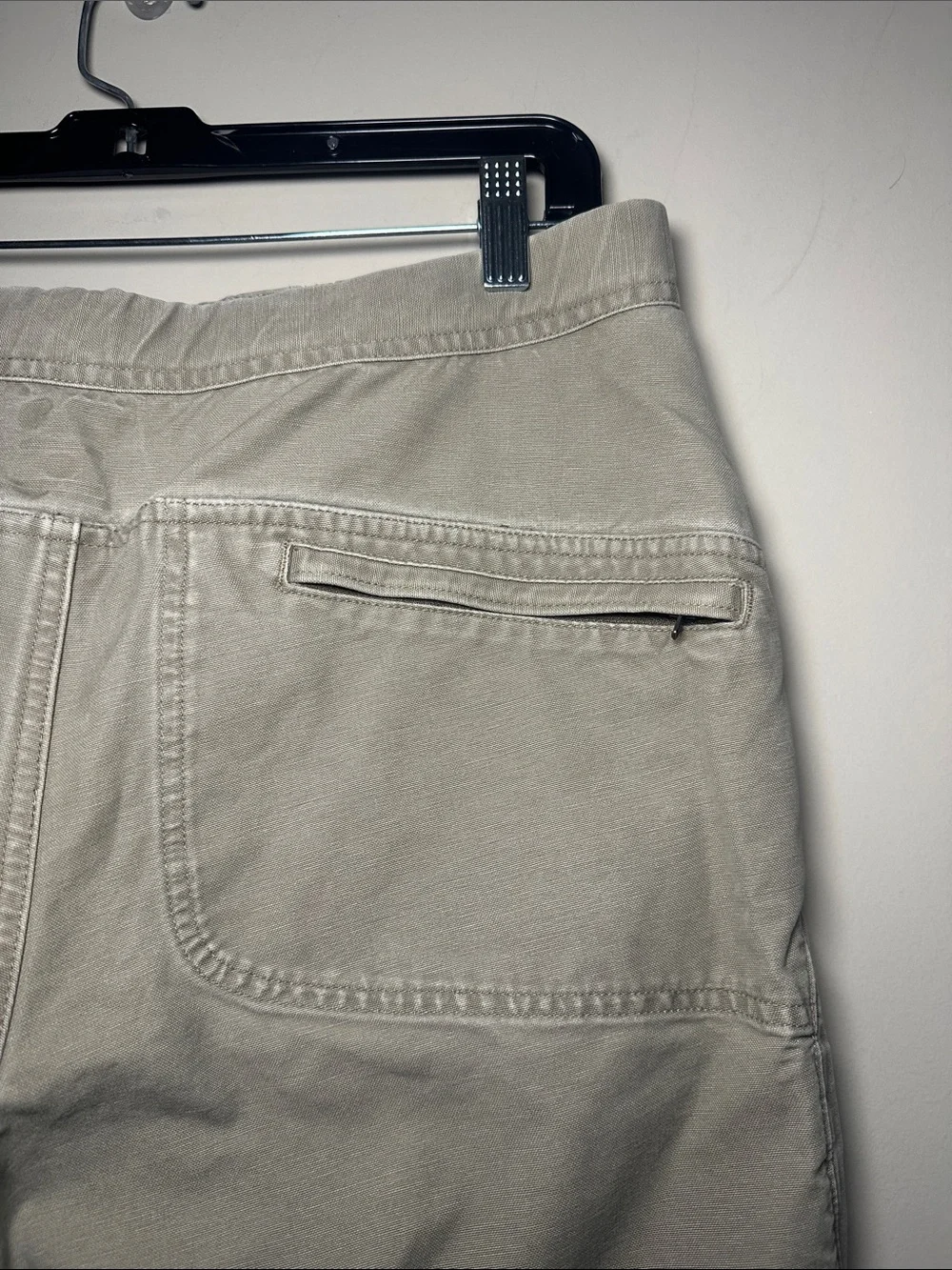 Mountain Hardware Men's Casual Cargo Shorts in Khaki with Built-In Belt